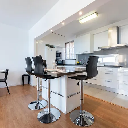 Lejlighed 2 Bed 1 Bath Very Bright *