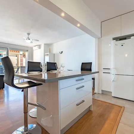 2 Bed 1 Bath Very Bright Lejlighed Fuengirola