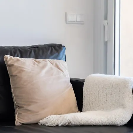 2 Bed 1 Bath Very Bright Lejlighed Fuengirola