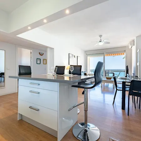 Lejlighed 2 Bed 1 Bath Very Bright