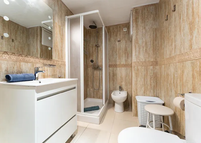 2 Bed 1 Bath Very Bright