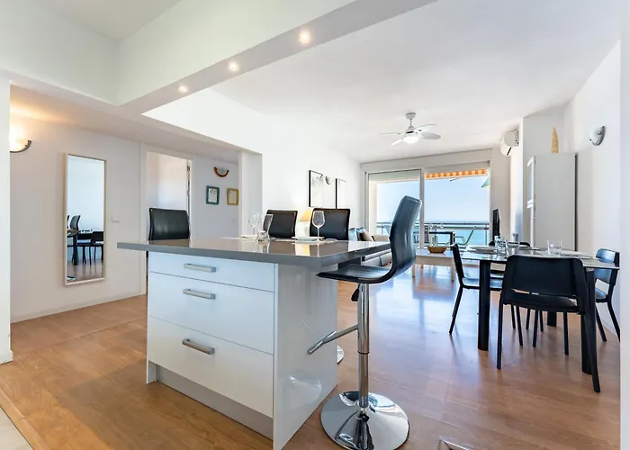 شقة 2 Bed 1 Bath Very Bright