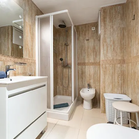 2 Bed 1 Bath Very Bright