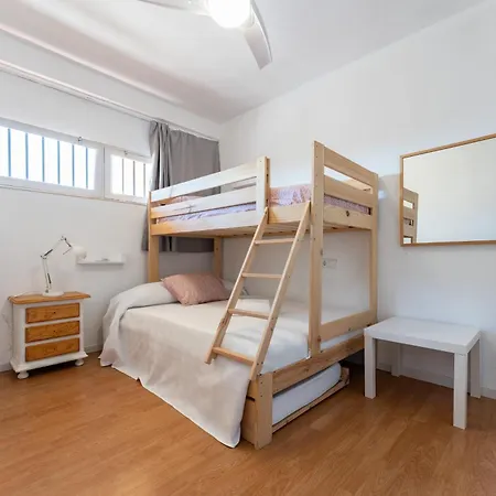 2 Bed 1 Bath Very Bright * 丰希罗拉