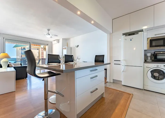 2 Bed 1 Bath Very Bright アパート フエンヒロラ