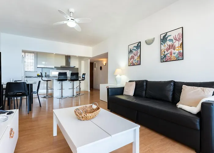 2 Bed 1 Bath Very Bright フエンヒロラ