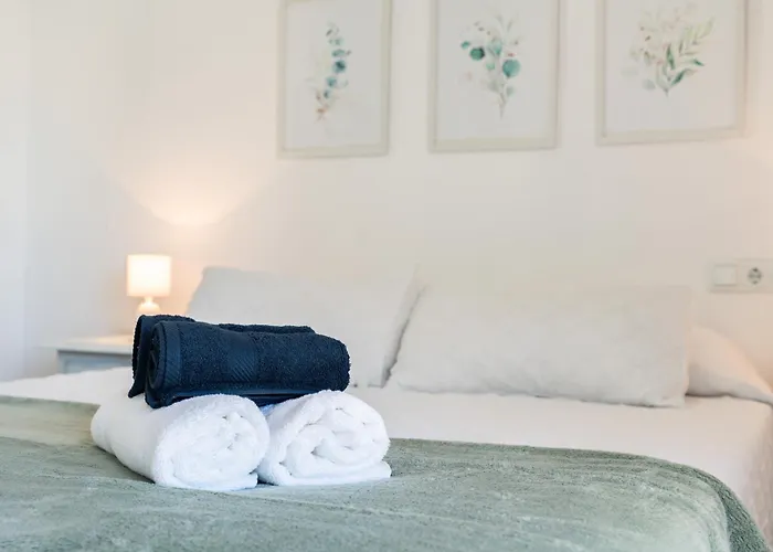 2 Bed 1 Bath Very Bright アパート *