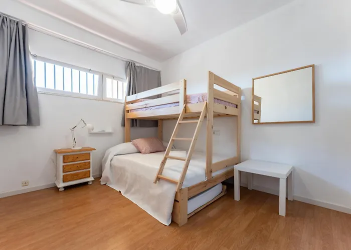 アパート 2 Bed 1 Bath Very Bright フエンヒロラ