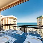 2 Bed 1 Bath Very Bright Apartamento *